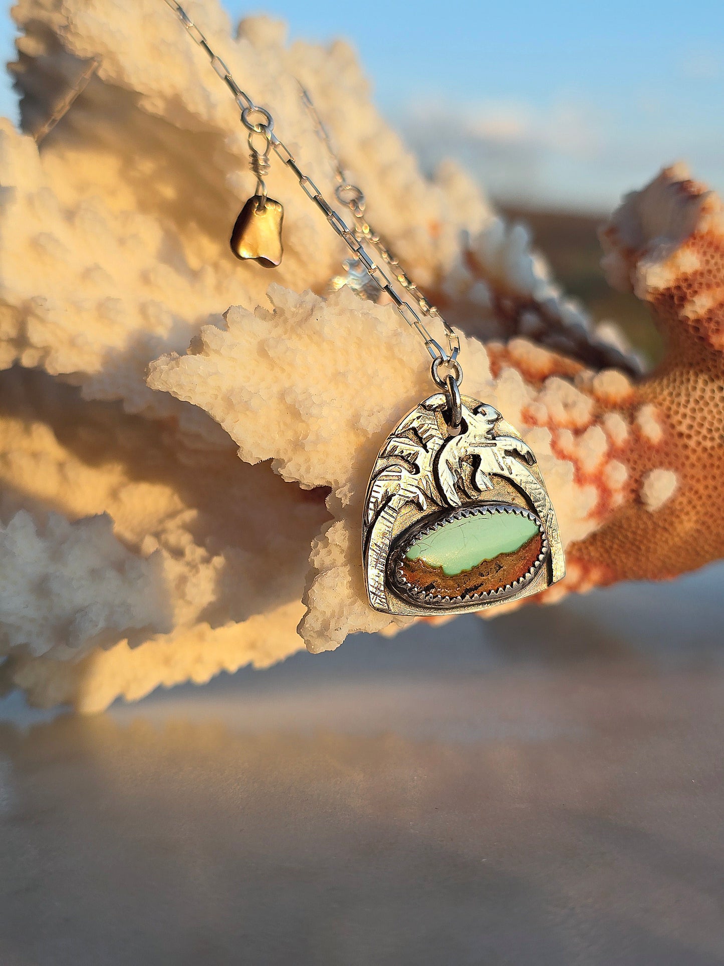 landscapes - beachy palms necklace